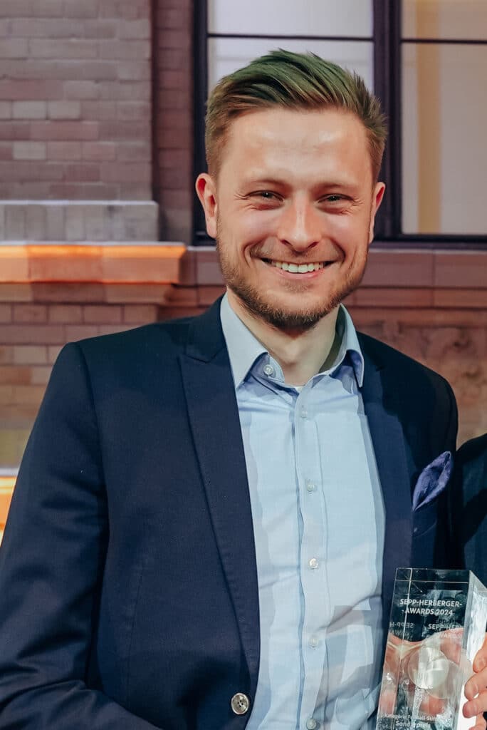 Julian Bruckmann - Management