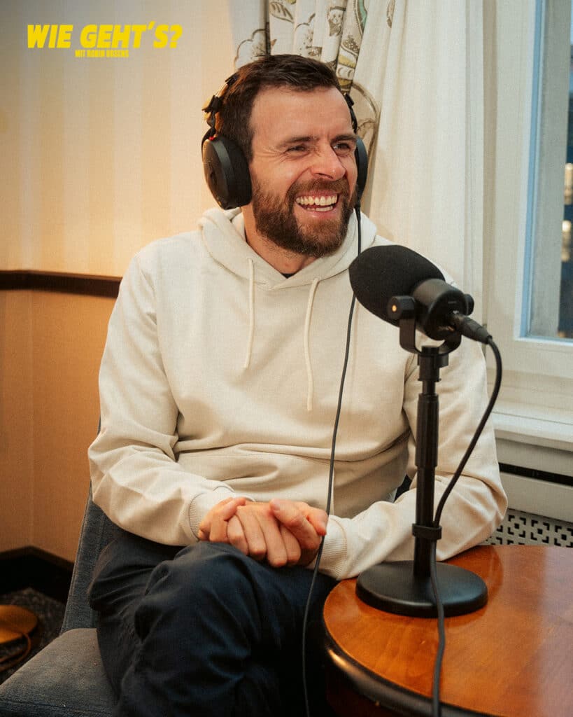 Jonas Deichmann am Mikrofon